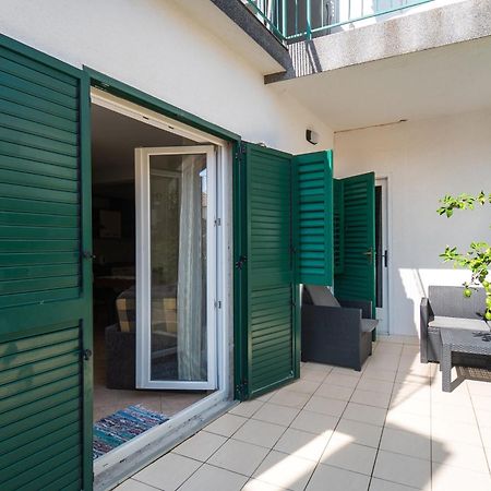 Apartments Polly Примоштен Екстер'єр фото