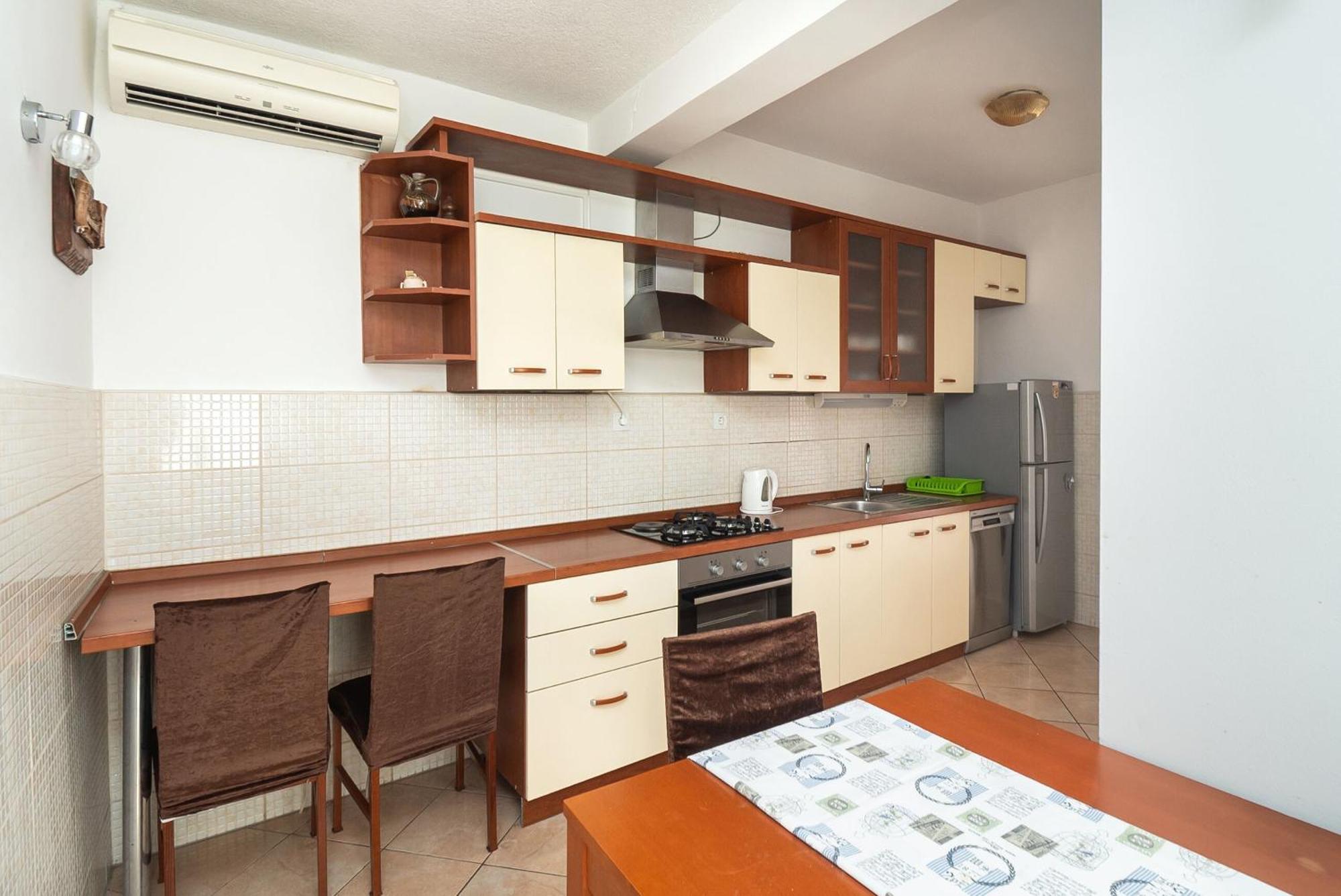 Apartments Polly Примоштен Екстер'єр фото