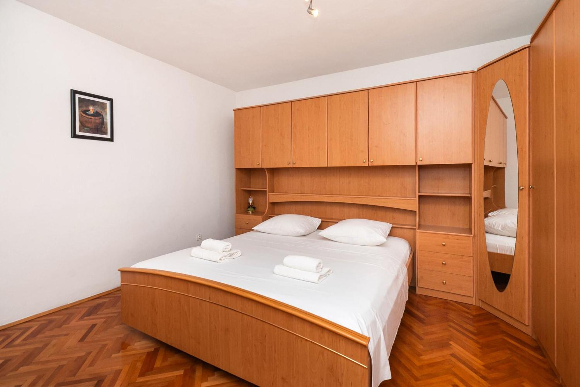 Apartments Polly Примоштен Екстер'єр фото