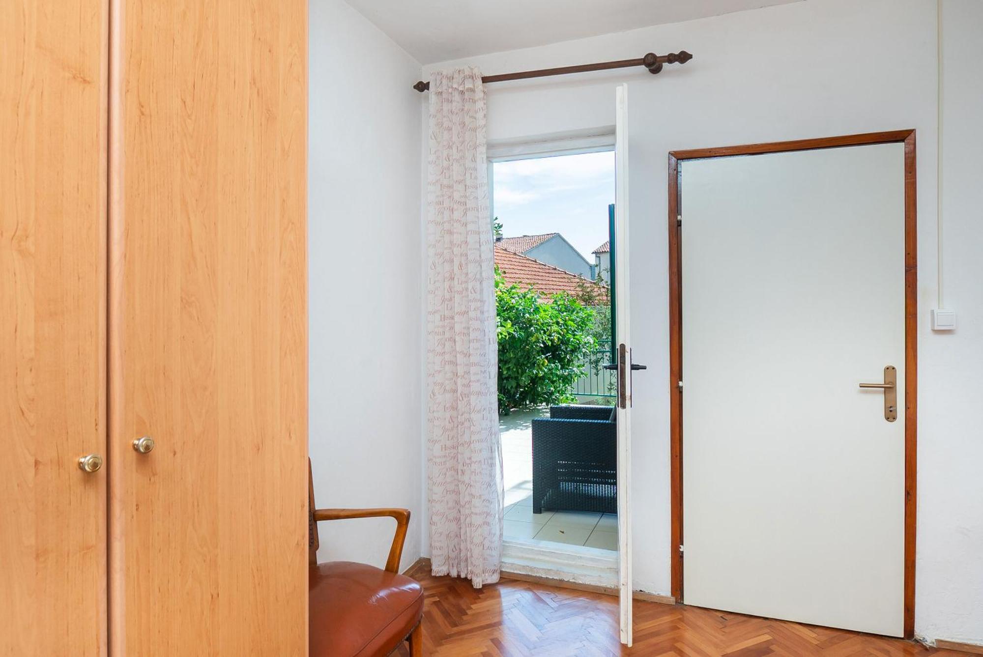 Apartments Polly Примоштен Екстер'єр фото