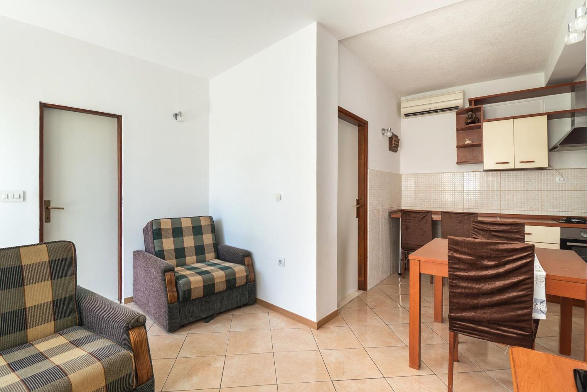 Apartments Polly Примоштен Екстер'єр фото