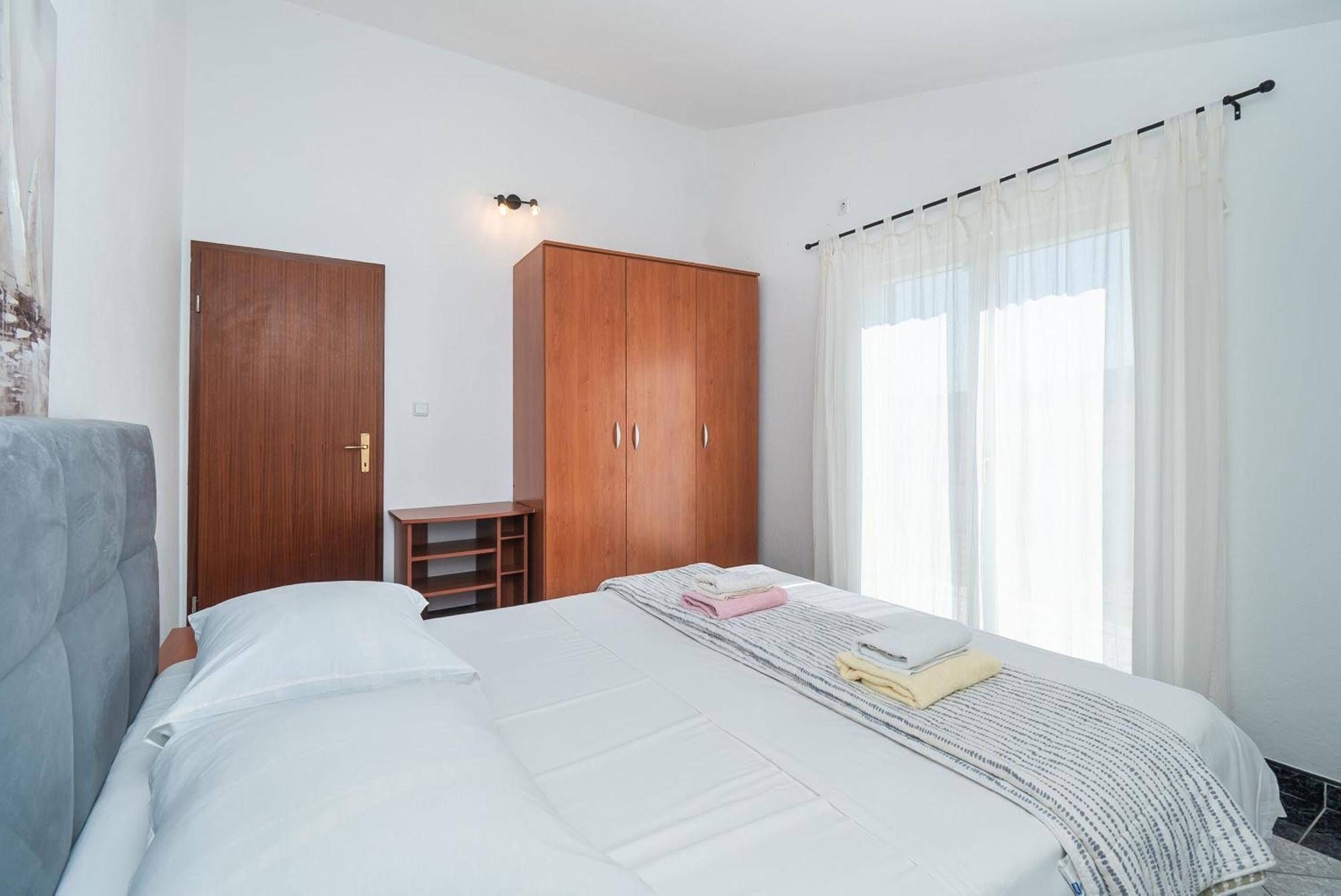 Apartments Polly Примоштен Екстер'єр фото