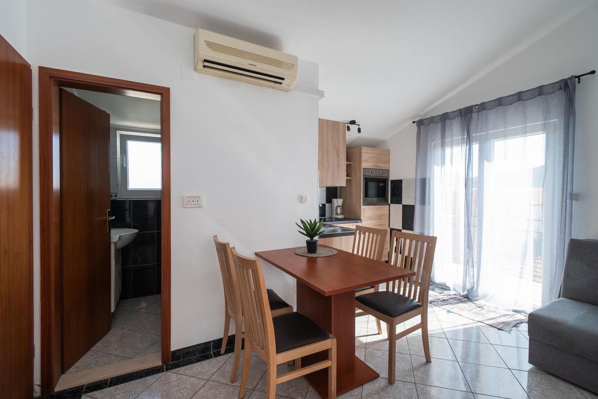 Apartments Polly Примоштен Екстер'єр фото