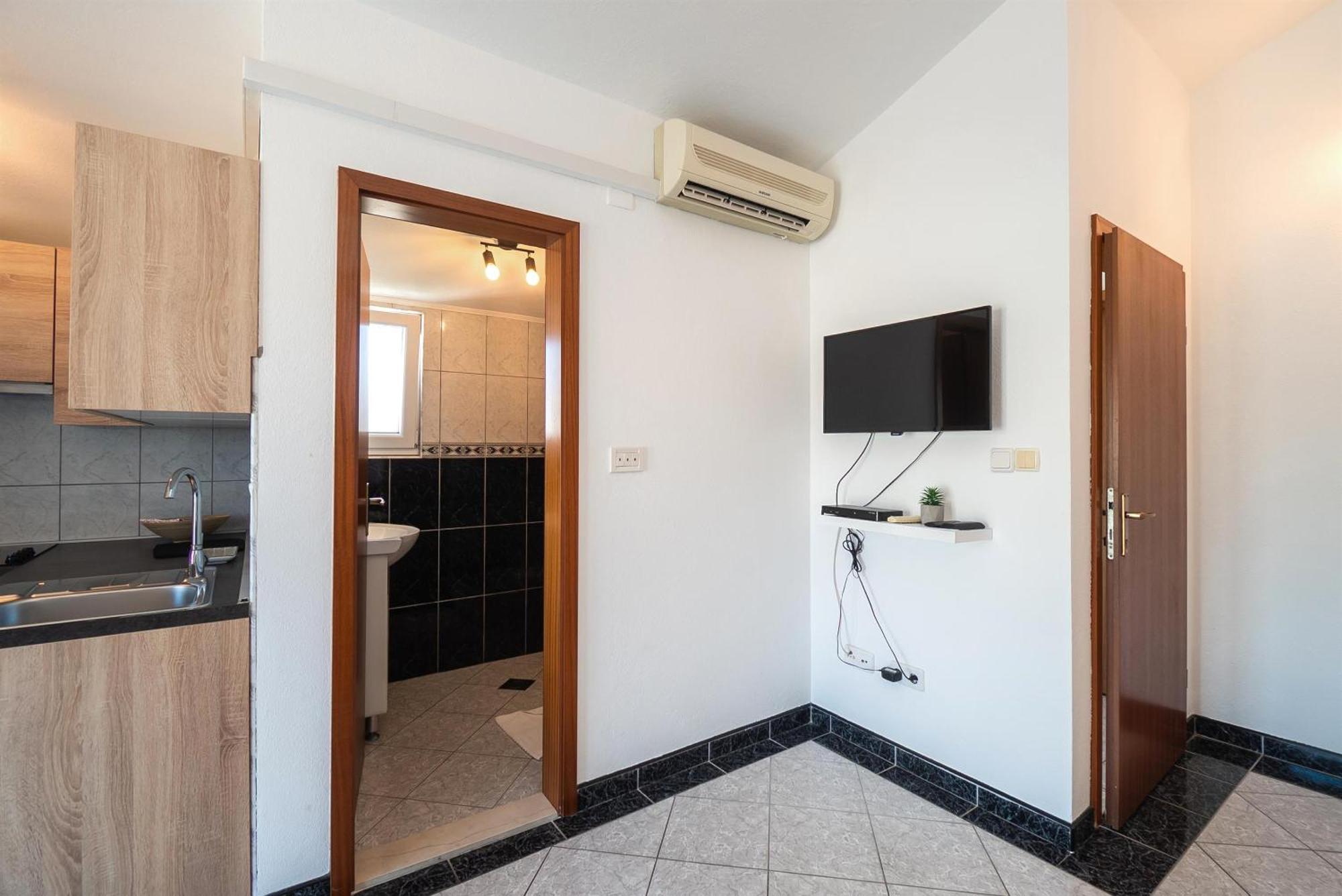 Apartments Polly Примоштен Екстер'єр фото