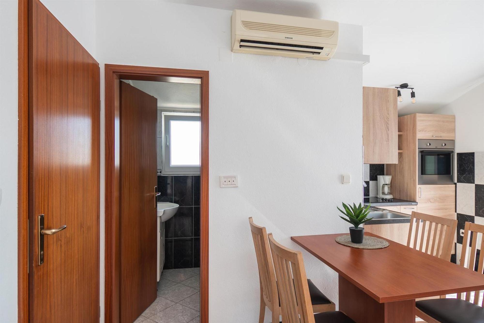 Apartments Polly Примоштен Екстер'єр фото