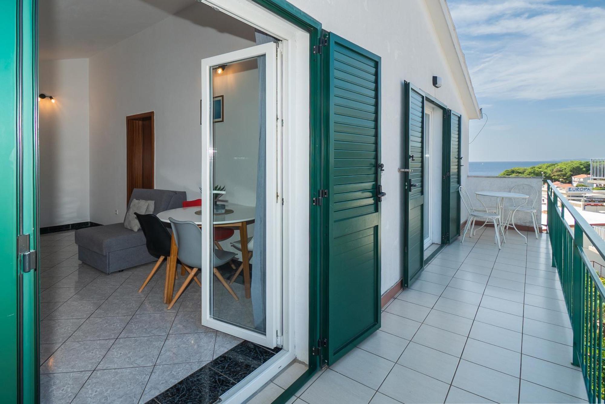 Apartments Polly Примоштен Екстер'єр фото