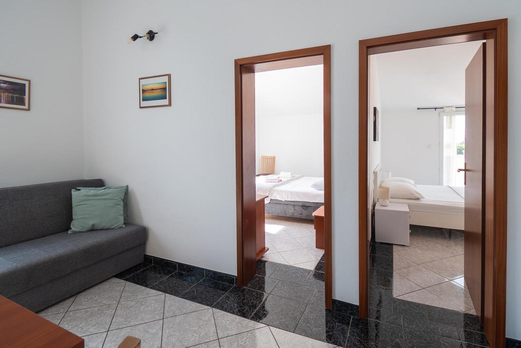 Apartments Polly Примоштен Екстер'єр фото