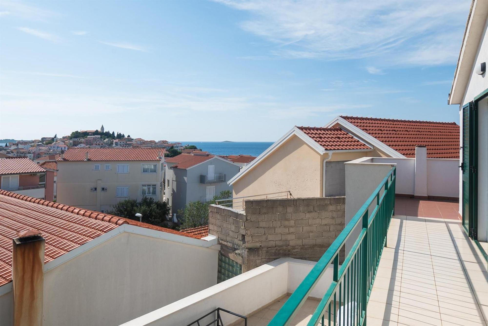Apartments Polly Примоштен Екстер'єр фото