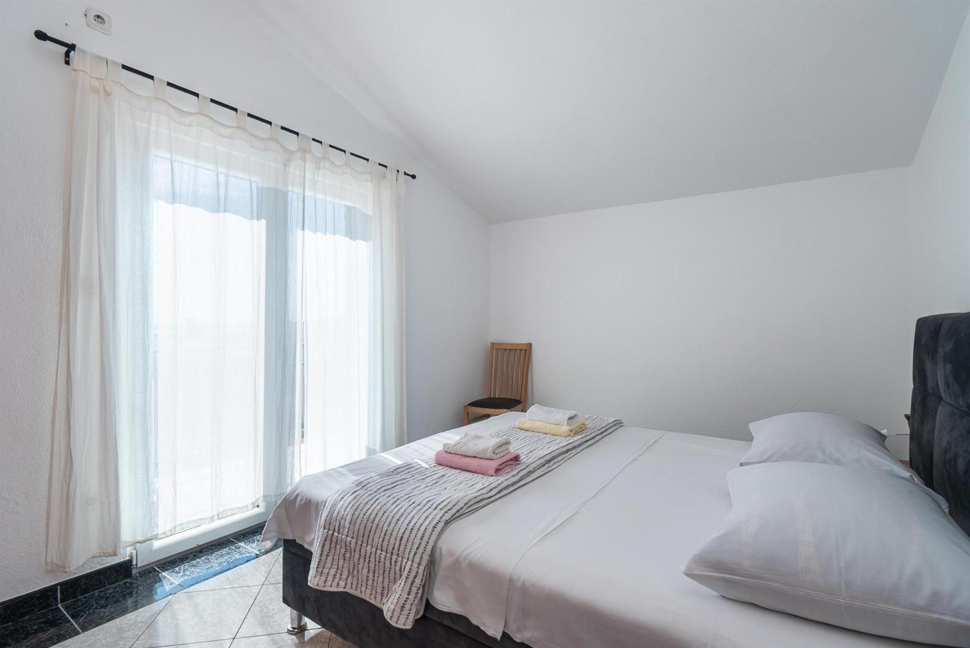 Apartments Polly Примоштен Екстер'єр фото