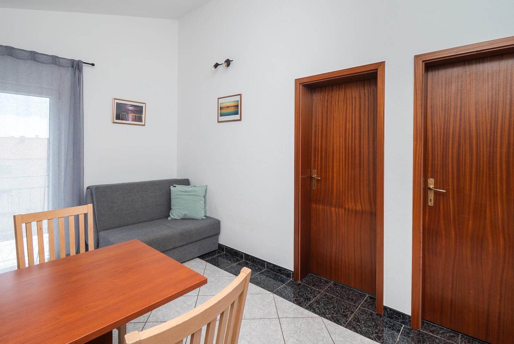 Apartments Polly Примоштен Екстер'єр фото