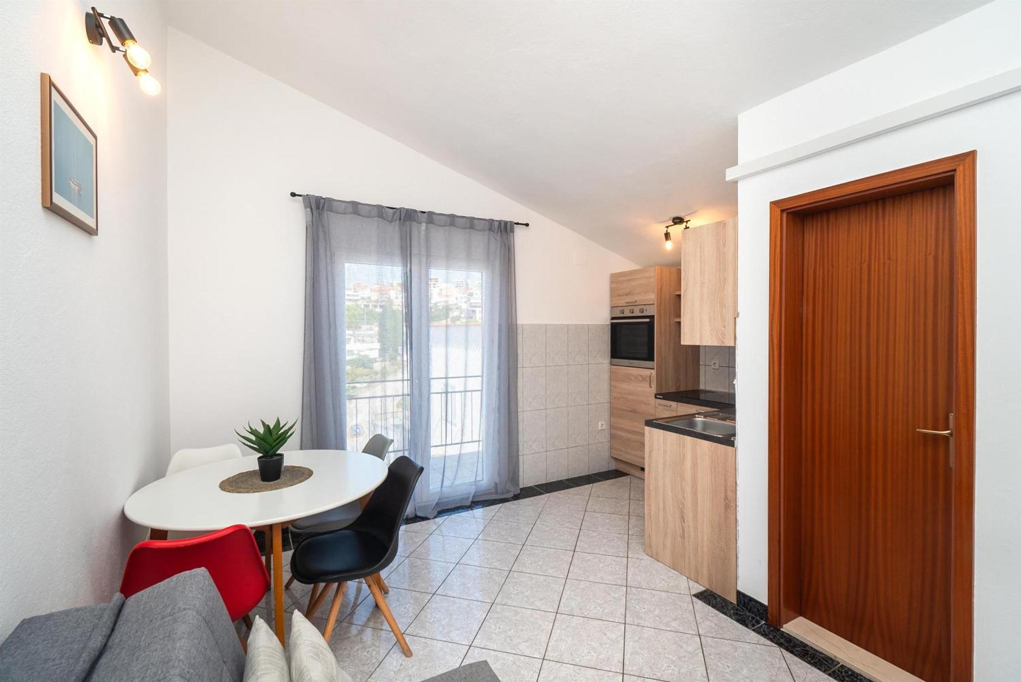 Apartments Polly Примоштен Екстер'єр фото