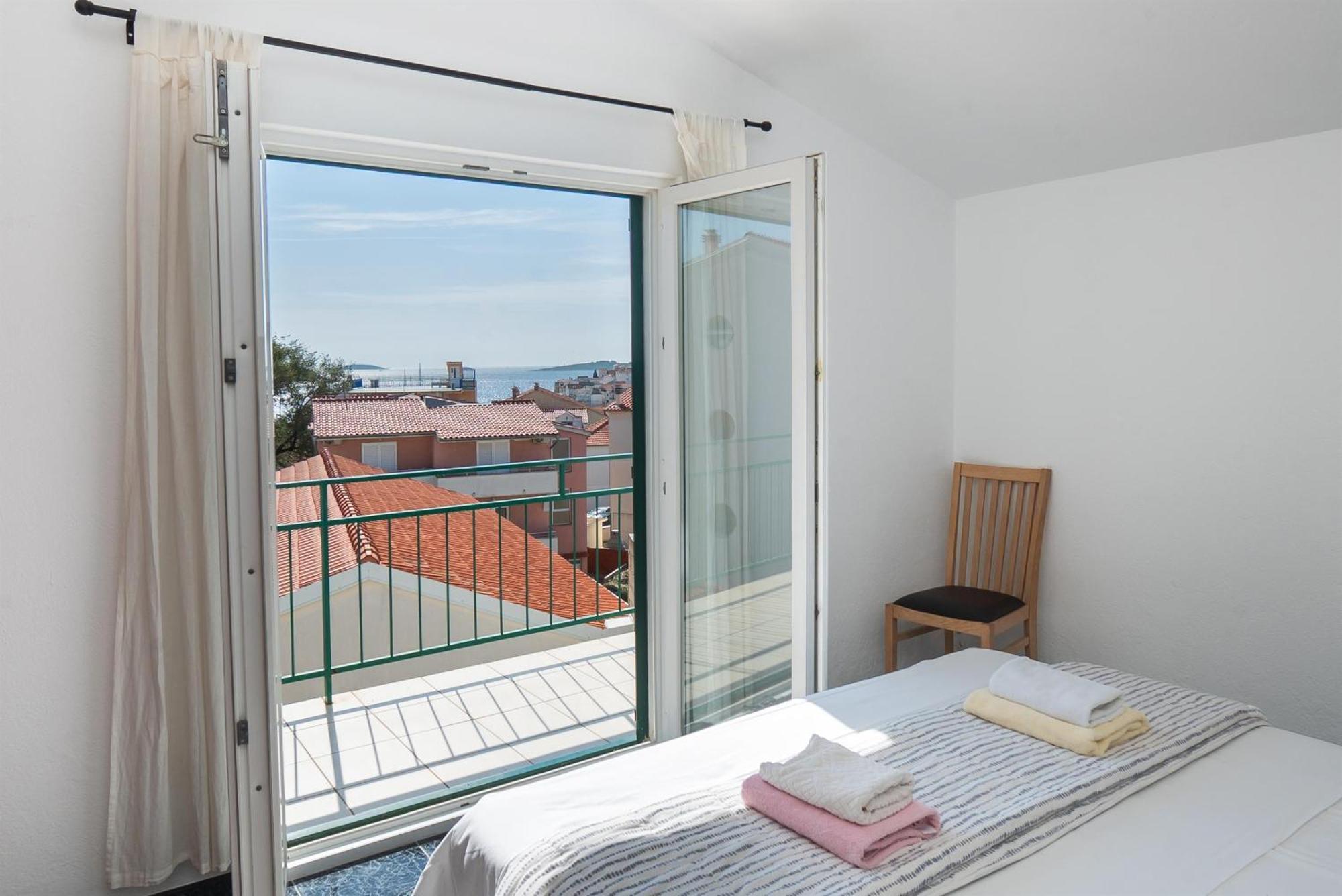 Apartments Polly Примоштен Екстер'єр фото