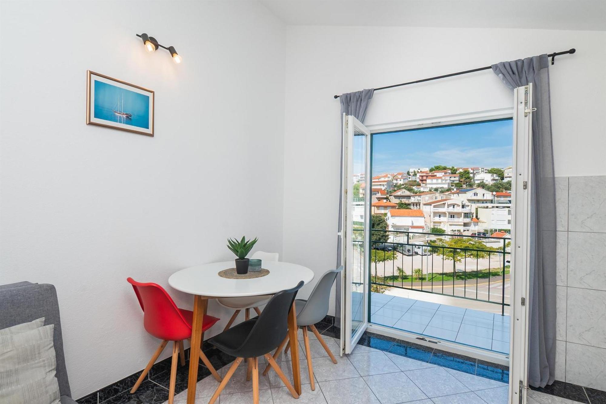 Apartments Polly Примоштен Екстер'єр фото