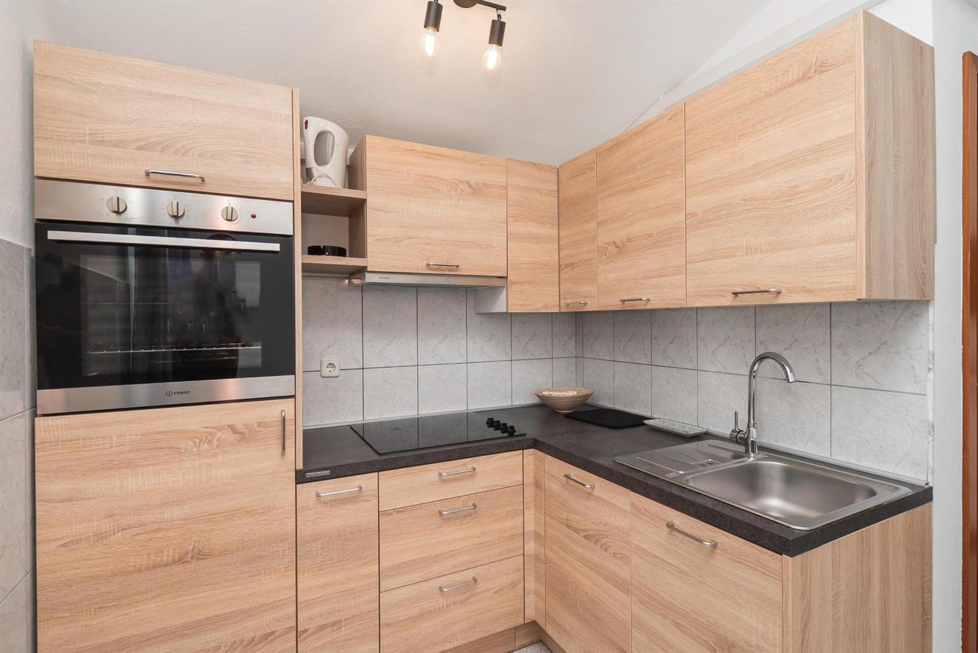 Apartments Polly Примоштен Екстер'єр фото