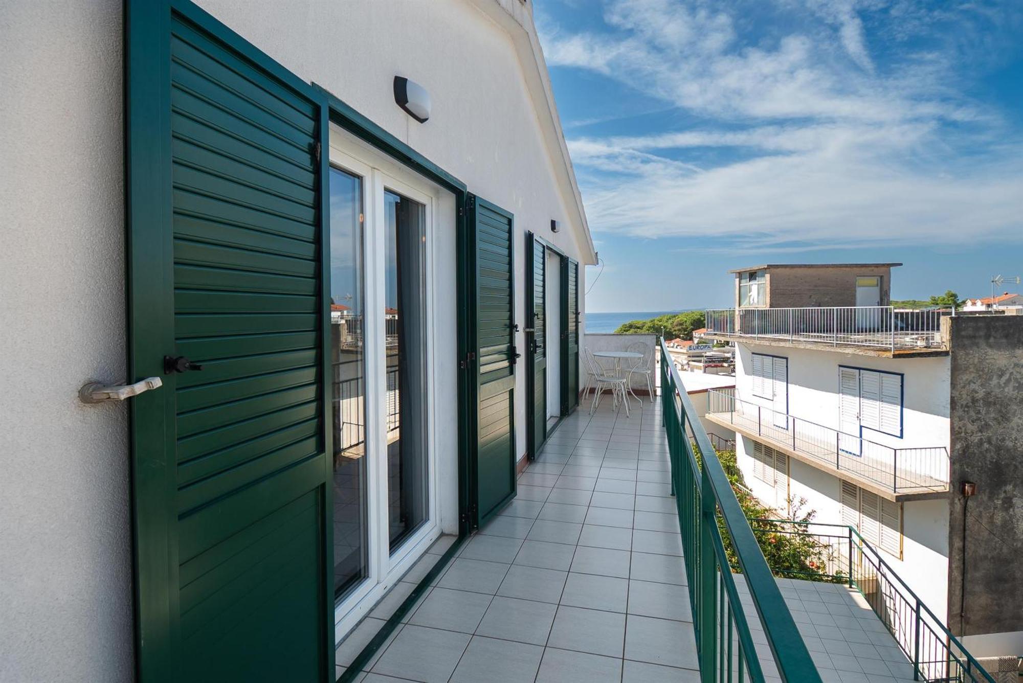 Apartments Polly Примоштен Екстер'єр фото