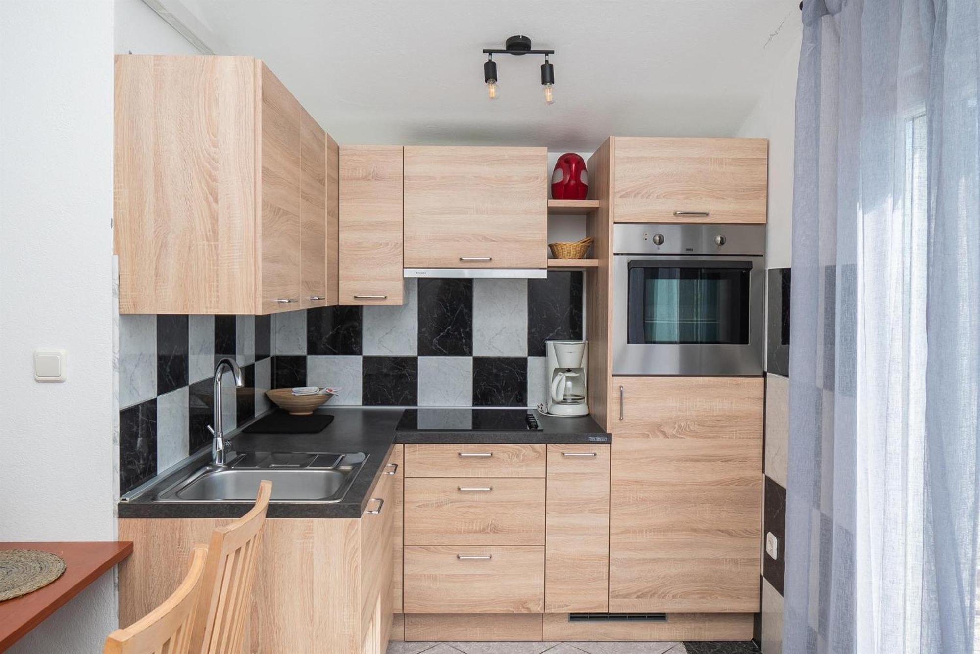 Apartments Polly Примоштен Екстер'єр фото