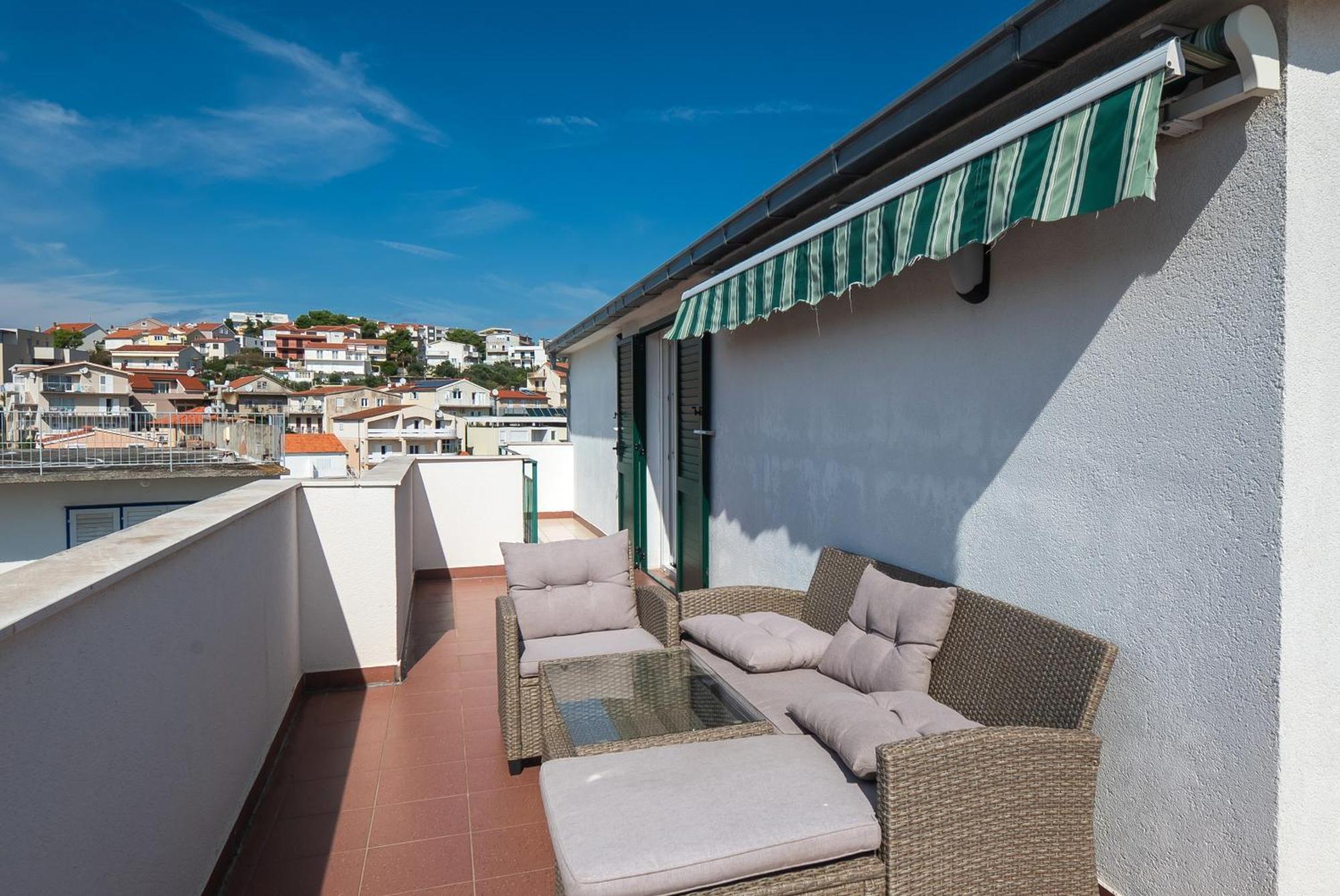 Apartments Polly Примоштен Екстер'єр фото