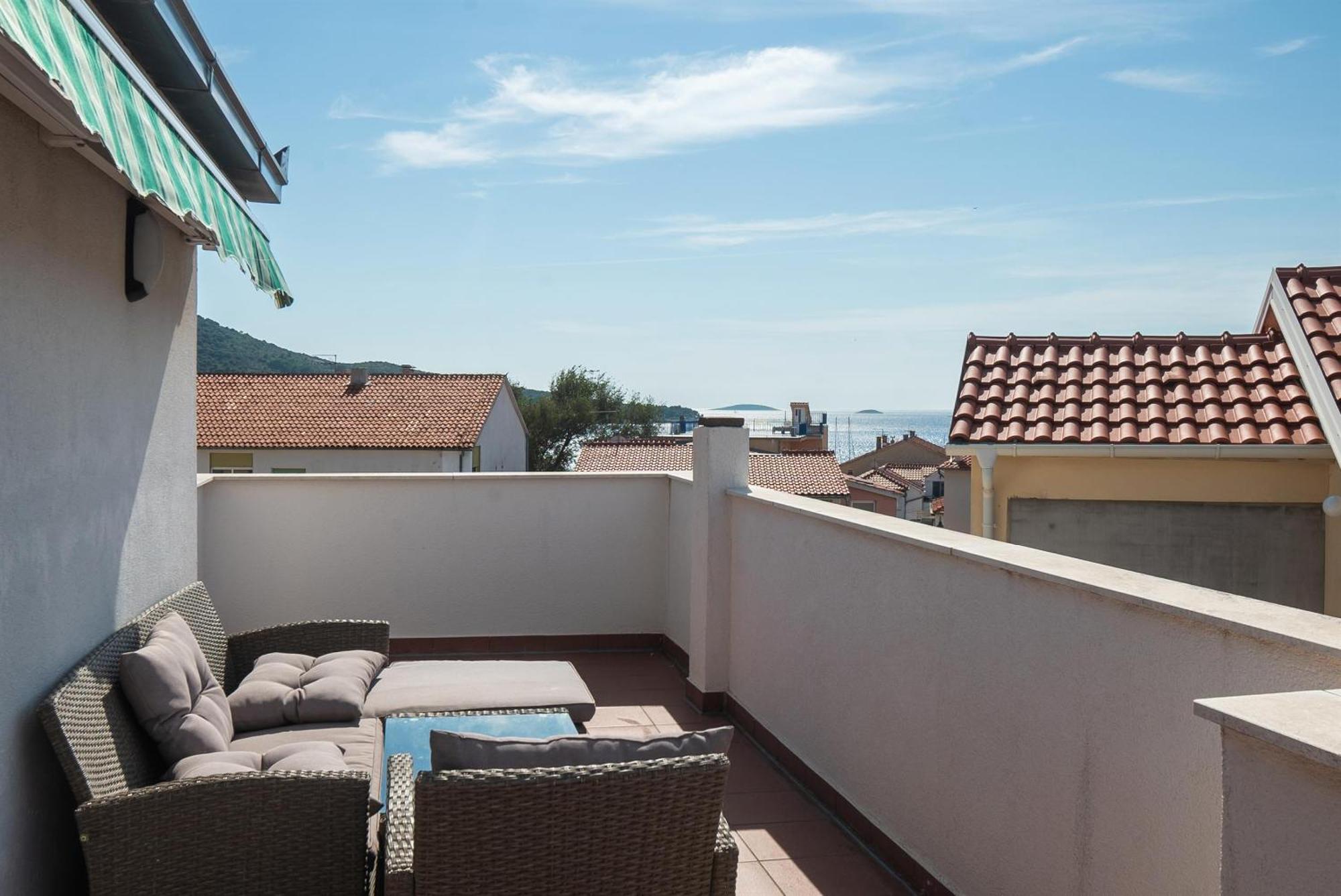 Apartments Polly Примоштен Екстер'єр фото