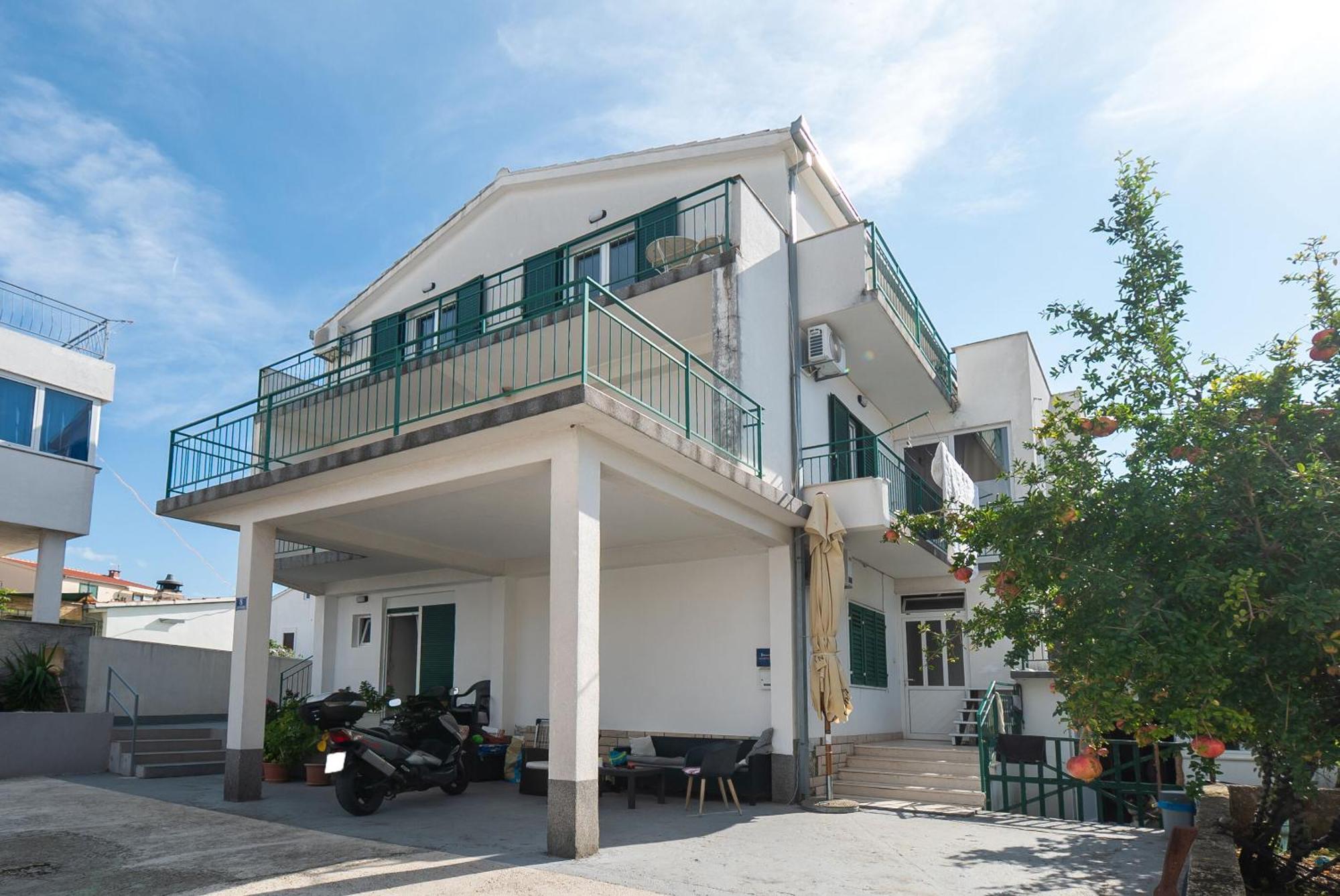 Apartments Polly Примоштен Екстер'єр фото