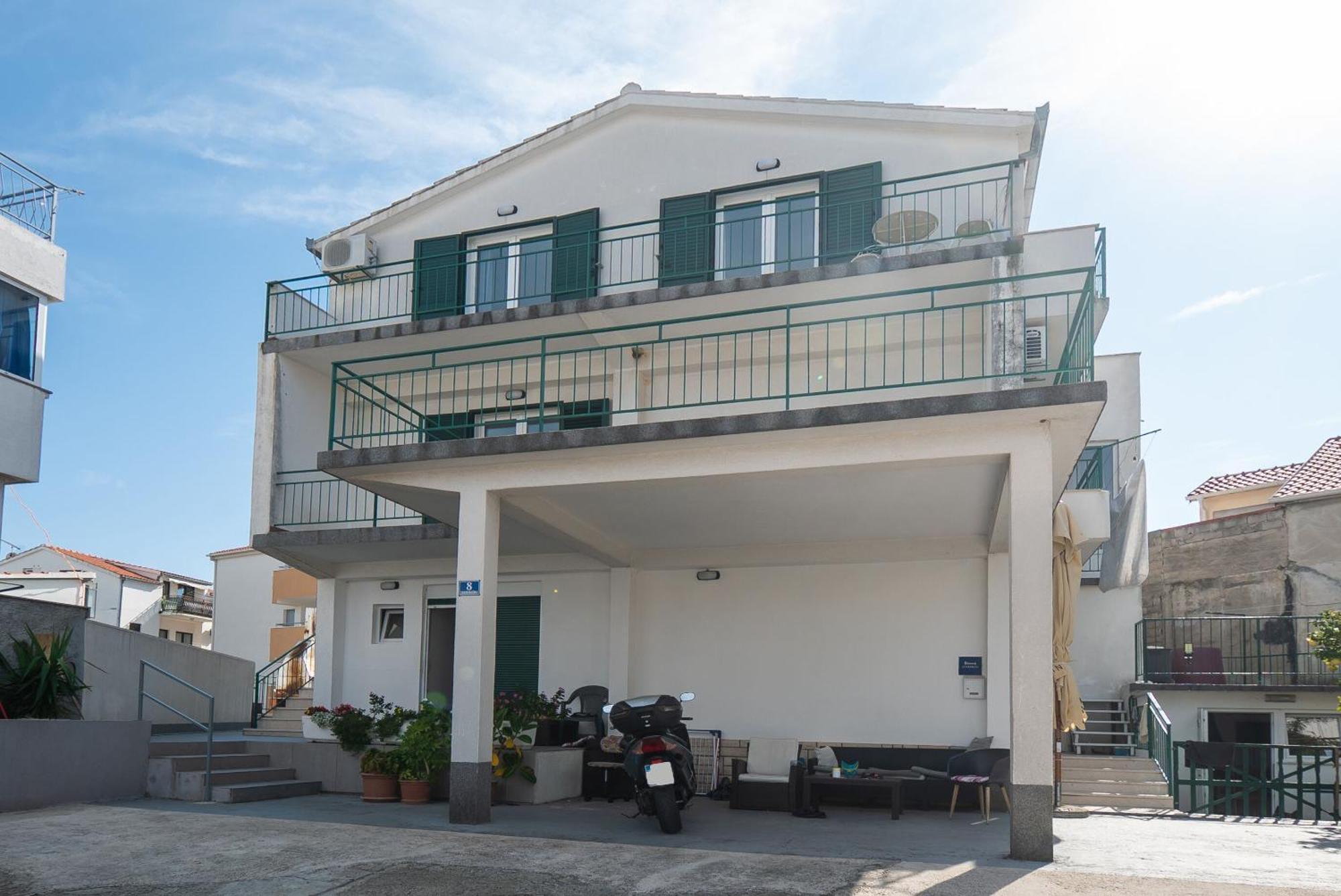 Apartments Polly Примоштен Екстер'єр фото