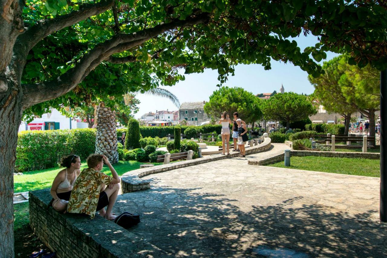 Apartments Polly Примоштен Екстер'єр фото